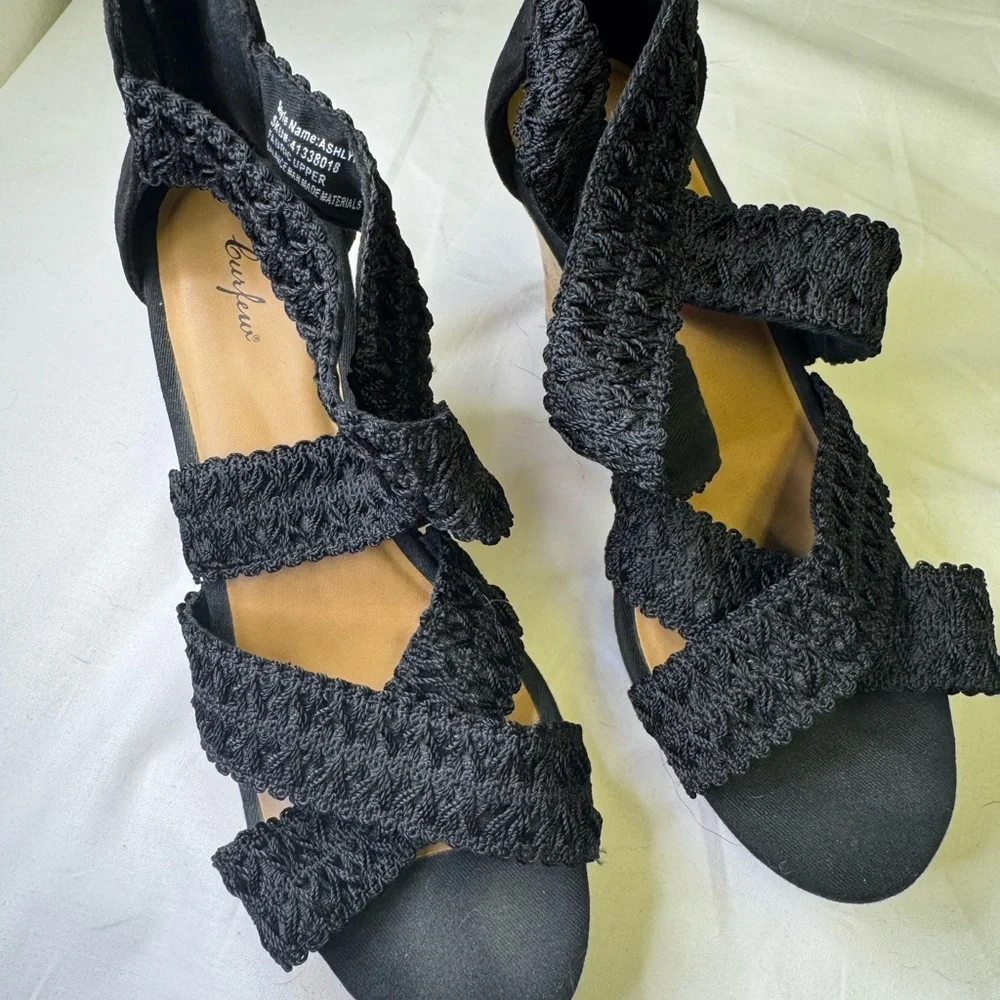 Women’s‎ Black Wedge Sandals size 7